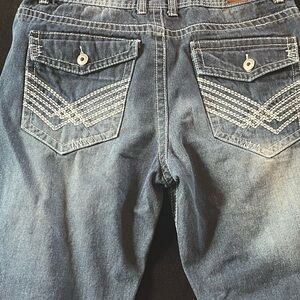 Relaxed Fit Men's Washed Blue Jeans with Contrast Pocket Stitching